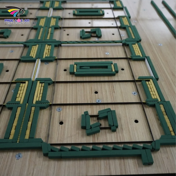 Khuôn bế có đế gỗ mang lại ưu điểm vượt trội so với loại khác