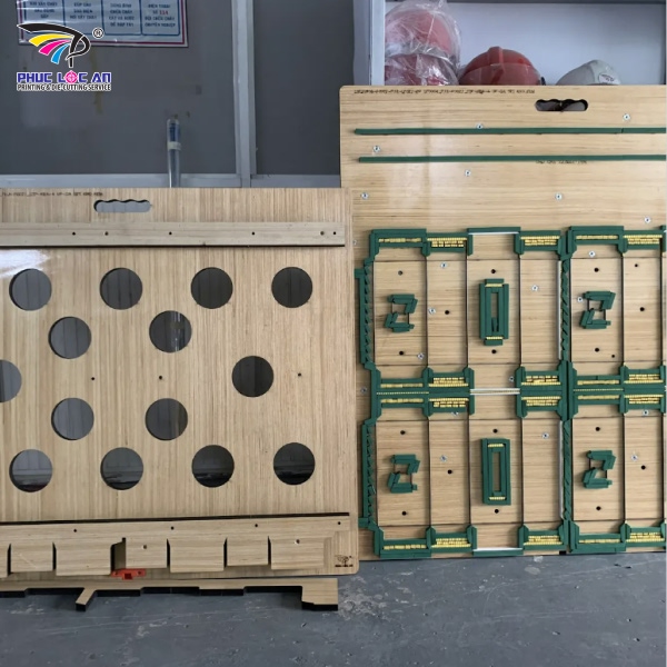 Khuôn bế có đế gỗ là công cụ giúp tạo hình sản phẩm chính xác, tinh xảo