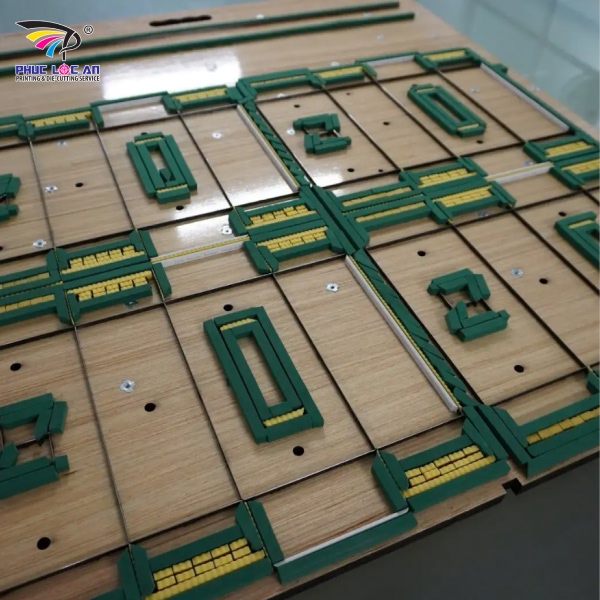 Một số điều cần lưu ý để chọn đơn vị gia công khuôn bế gỗ mica sắt uy tín