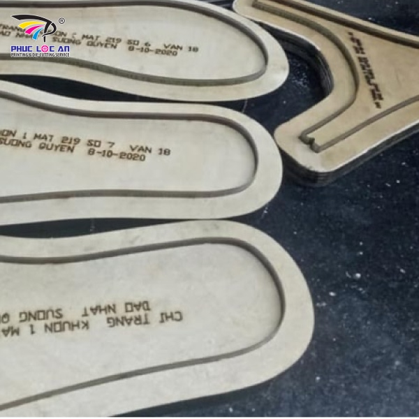 Khuôn dập da bằng sắt là một công cụ then chốt trong ngành sản xuất đồ da