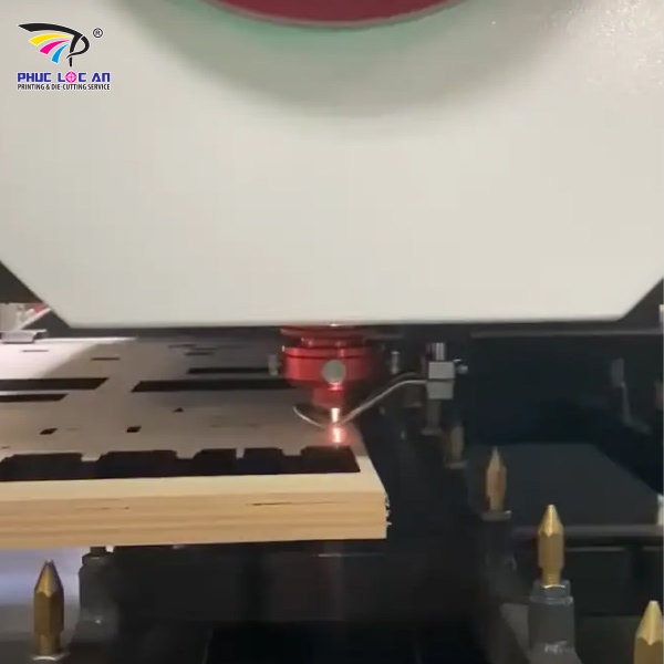 Hình ảnh quy trình xuất bản kẽm trong chế bản in offset