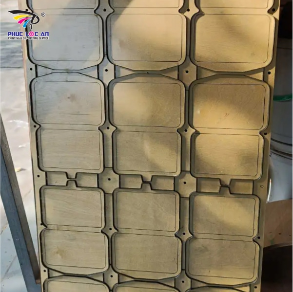 Chọn lưỡi dao phù hợp với loại vật liệu để đảm bảo đường cắt sắc nét