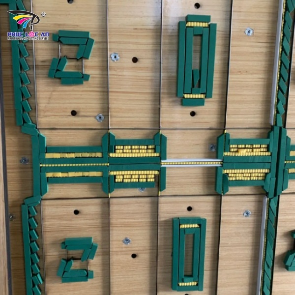 Quy trình làm khuôn bế decal đòi hỏi sự tỉ mỉ, kỹ thuật cao